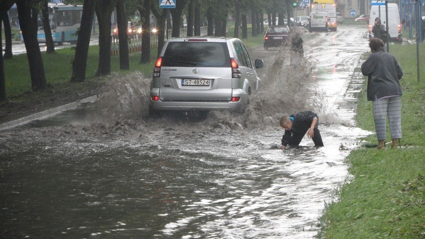 Zalana aleja Niepodległości