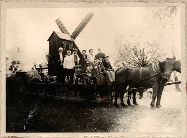 Dożynki w Zakęciu, 4 października 1936 r.
Kliknij w przycisk "zobacz galerię" i przesuwaj zdjęcia w prawo - naciśnij strzałkę lub przycisk NASTĘPNE.