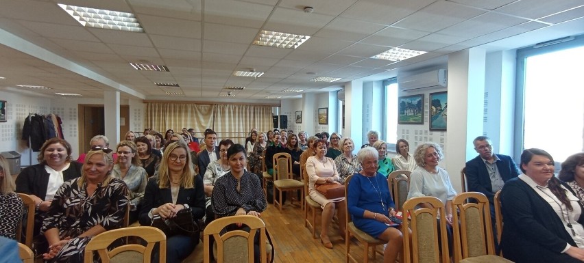 Nagrody burmistrza Jędrzejowa dla nauczycieli i dyrektorów rozdane. Sprawdź kto je otrzymał