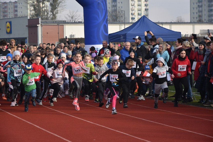 Ponad 500 młodych biegaczy w Niepodległościowym Biegu Dzieci w Pile. Zobaczcie zdjęcia