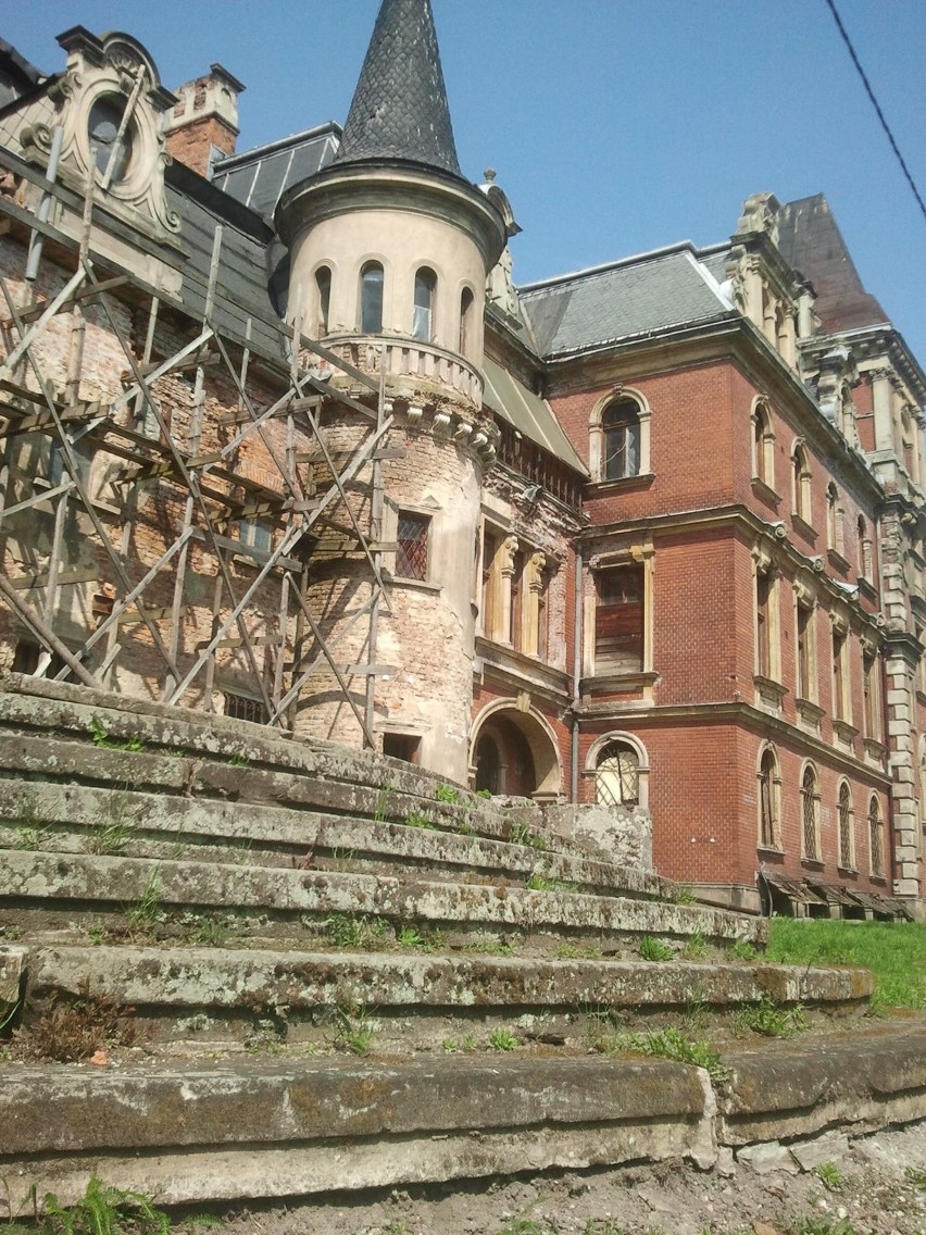 Krowiarki: Pałac Donnersmarcków w ruinie [NIEPUBLIKOWANE ZDJĘCIA]