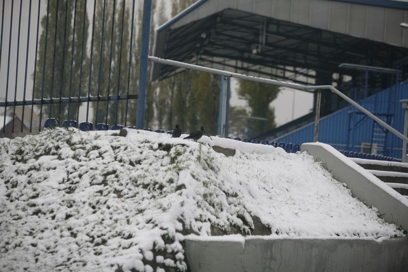Stadion Ruchu Chorzów w śniegu [ZDJĘCIA]. W poniedziałek Wielkie Derby Śląska 2012