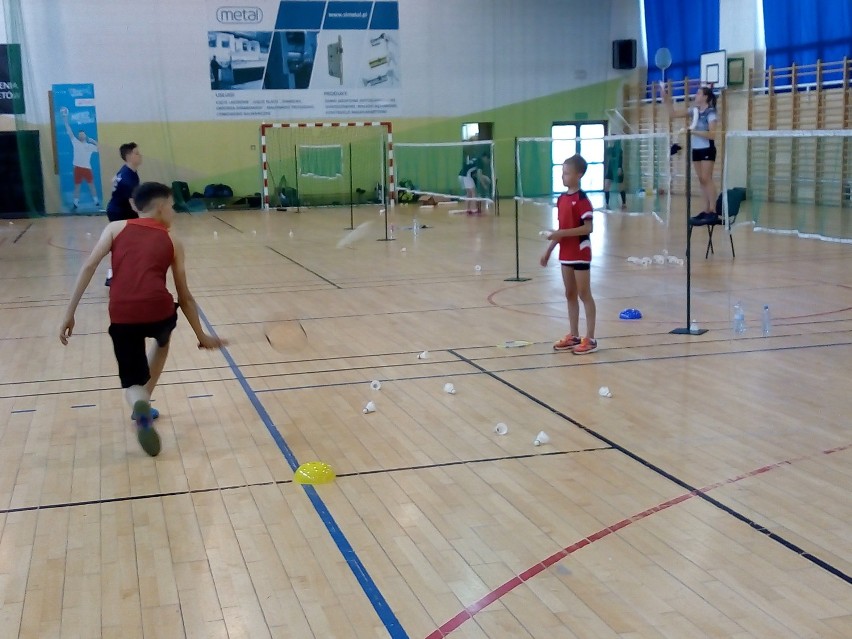 Badminton to najpopularniejsza dyscyplina w Szkole Podstawowej nr 2. Potrzebne jest wsparcie