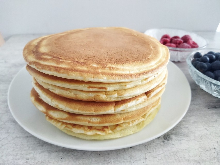 Pancakes to puszyste amerykańskie naleśniki. Ich...