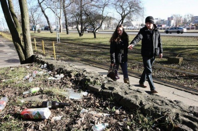 Mieszkańcy (prawie) jednogłośni: "W Szczecinie jest brudno" [sonda wideo]