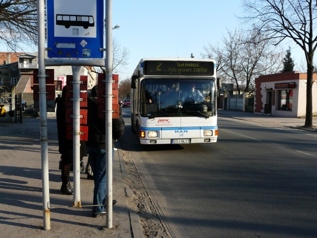 Na razie Sieradz i  Zduńską Wolę łączy linia autobusowa