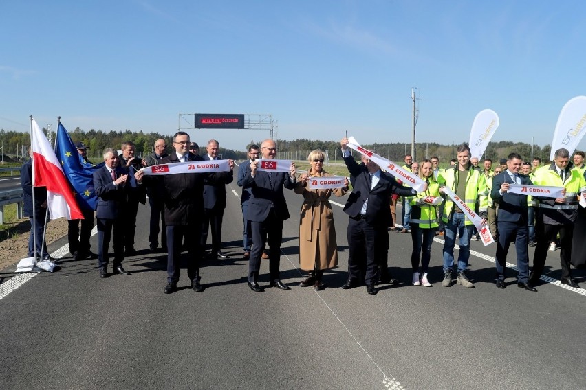 Pierwsze samochody wjechały na nowo oddany do użytku odcinek...