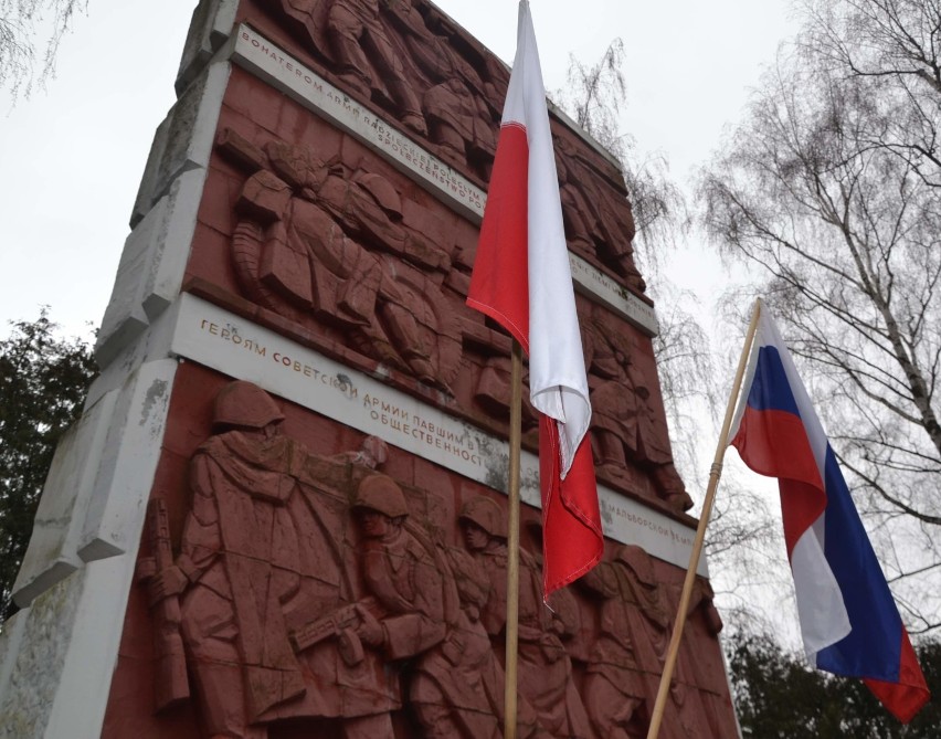 71 rocznica powrotu Malborka do Macierzy. Kwiaty na Cmentarzu Żołnierzy Radzieckich [ZDJĘCIA]
