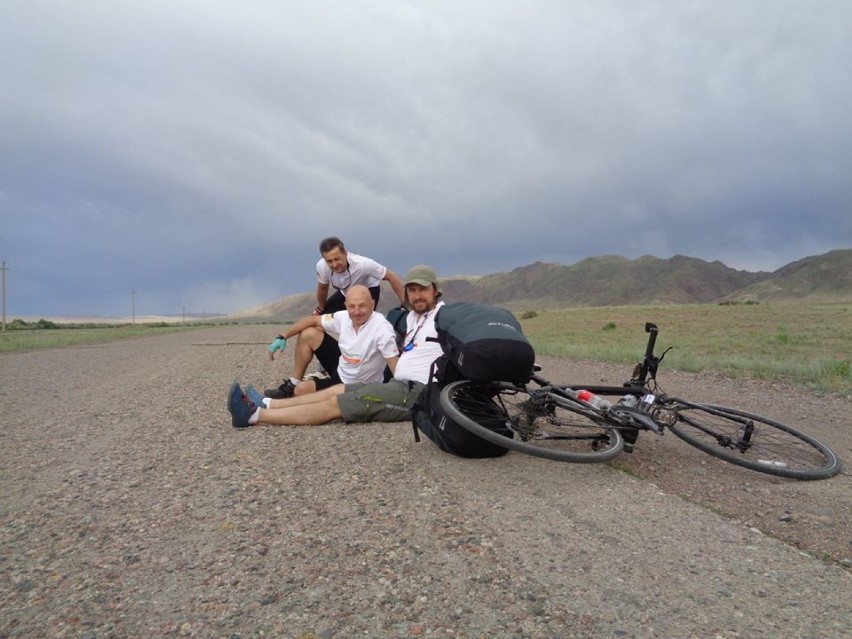 Sylwester Walasek z Bochni przemierzył na rowerze 1200 km przez Kazachstan i Kirgistan dla dzieci z Hospicjum