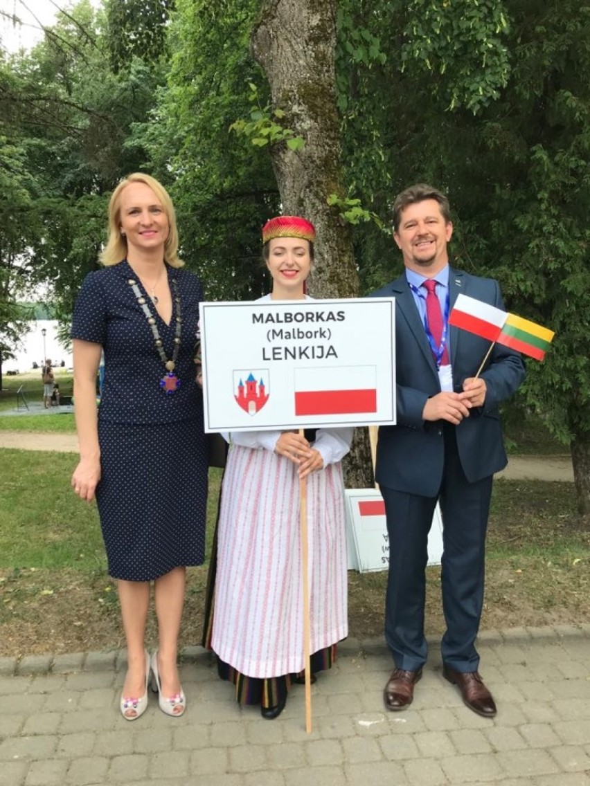 Burmistrz Malborka z wizytą w mieście partnerskim na Litwie. Święto Troków i wizyta w polskiej szkole