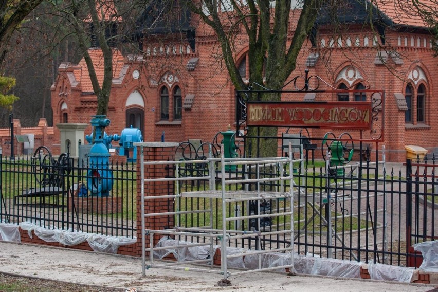 Remont ogrodzenia to element prac związanych z renowacją i...