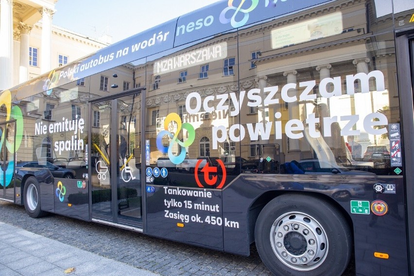 Autobus wodorowy wyjechał na warszawskie ulice