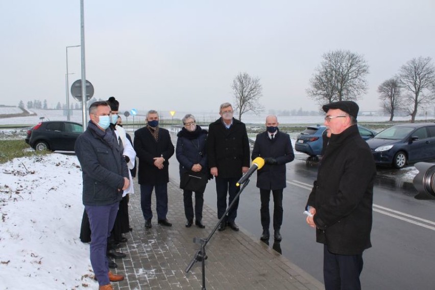 Droga w Głowińsku koło Rypina oficjalnie otwarta. Jan Krzysztof Ardanowski przeciął wstęgę [zobacz zdjęcia]