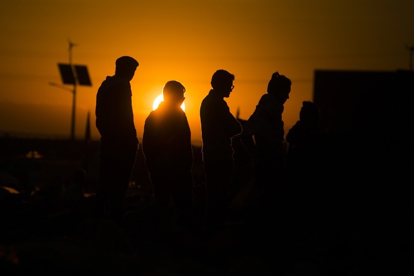 ŚDM 2016. Pielgrzymi podziwiali wschód słońca w Brzegach [ZDJĘCIA]