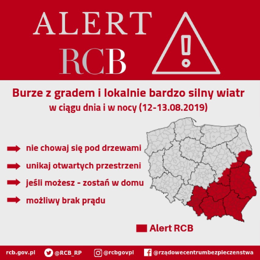 Silny deszcz z burzami w woj. śląskim. W porywach do 110 km/h, możliwy... szkwał i trąby powietrzne! [12.08.2019]