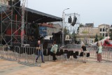 Trwa budowa wielkiej sceny na koncert "Radomski Czerwiec Wolności". Wystąpią zespół Dżem i Urszula! Zobacz zdjęcia