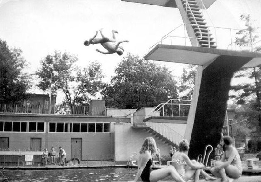 Wakacje sprzed lat: Mikołów. Kto jeszcze pamięta ten basen?