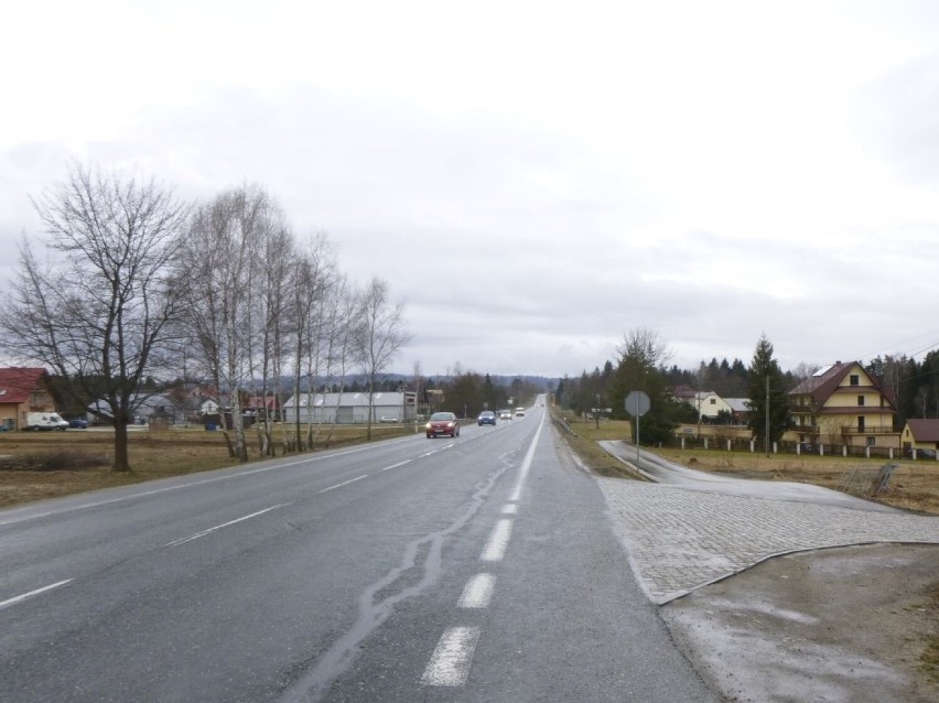 Droga w kierunku przejścia granicznego w Chyżnem