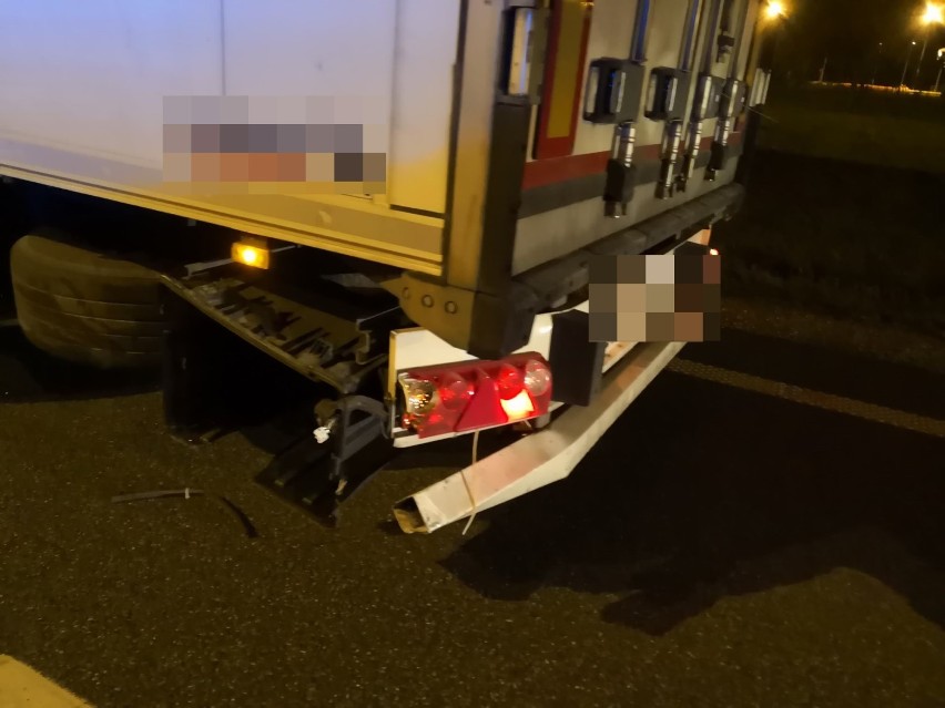 Honda dachowała po zderzeniu z ciężarówką. Groźny wypadek na autostradzie A1 pod Włocławkiem [zdjęcia]