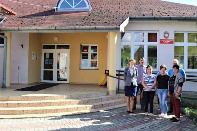 Budynek szkoły. Rodzice nie chcą słyszeć o likwidacji szkoły w Siedlcu