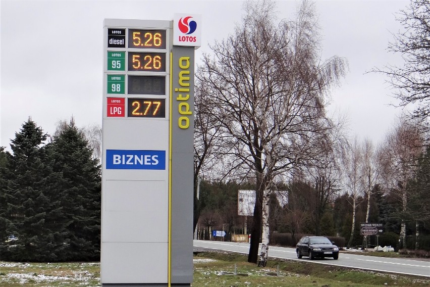 1 lutego został obniżony VAT na paliwa silnikowe. Podatek spadł z 23 na 8 procent.