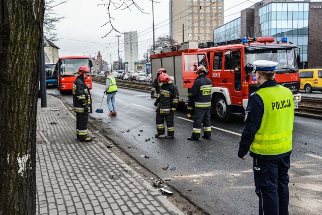 Wypadek koło Ronda Jagiellonów w Bydgoszczy [ZDJĘCIA]