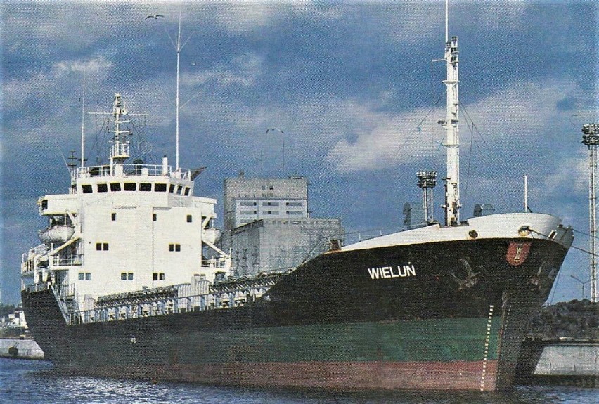 "Wieluń" był statkiem o długości 95 metrów i ładowności...