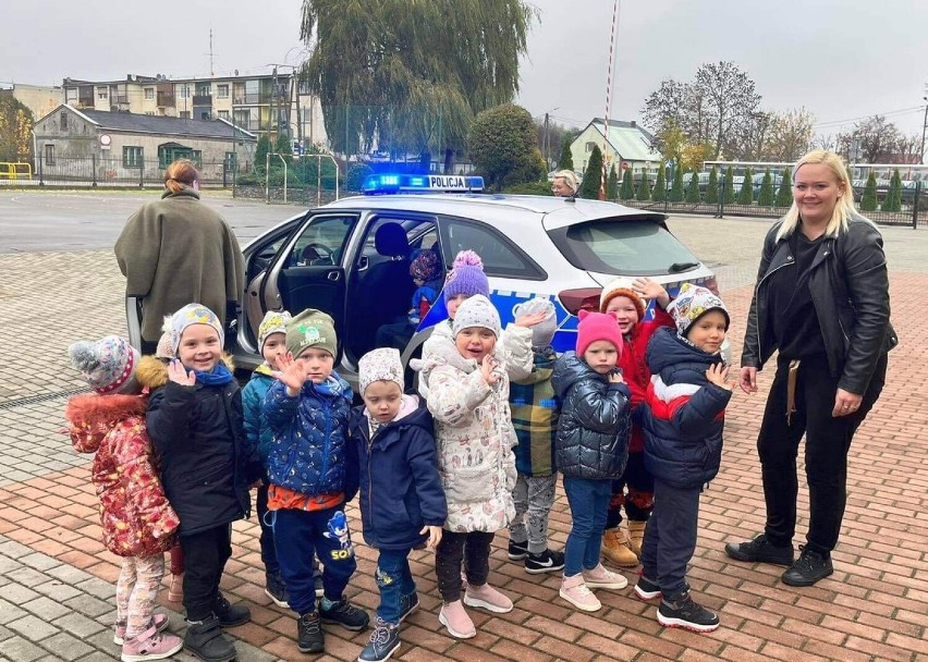 Policjanci z KPP Radziejów spotkali się z przedszkolakami w Osięcinach [zdjęcia]