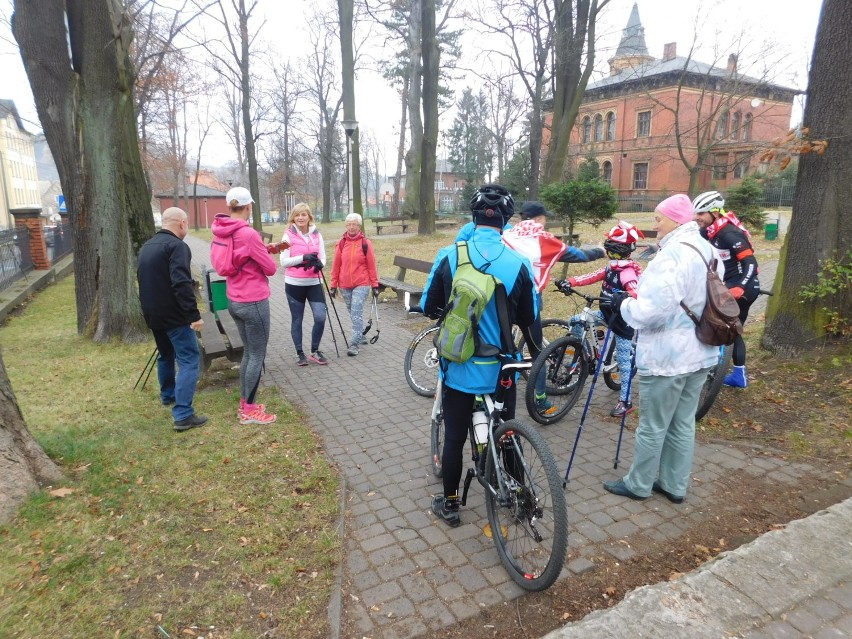 Głuszyca: Jesienny Marsz Nordic-Walking, z barwami narodowymi, za nami