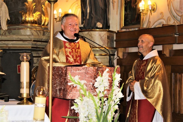 Na zdjęciu Ojciec Leszek Walkiewicz oraz Ojciec Krystyn Mroczka (po prawo).