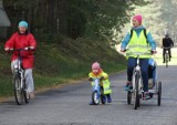 Rajd rowerowy przyciągał setki rowerzystów. W tym także dwuletniego Stasia Elaka! 