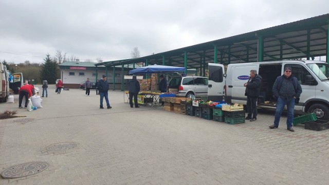 Sprawdź, jakie były ceny warzyw i owoców na targu w Opatowie w środę, 12 kwietnia >>>