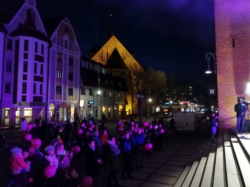 One Billion Rising - Nazywam Się Miliard w Kołobrzegu. Kobiety zatańczyły przeciw przemocy