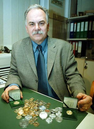 Andrzej Witkowski, naczelnik z Oddziału Okręgowego NBP w Katowicach podkreśla, że bank centralny wymienia obecnie tylko polskie banknoty i monety.