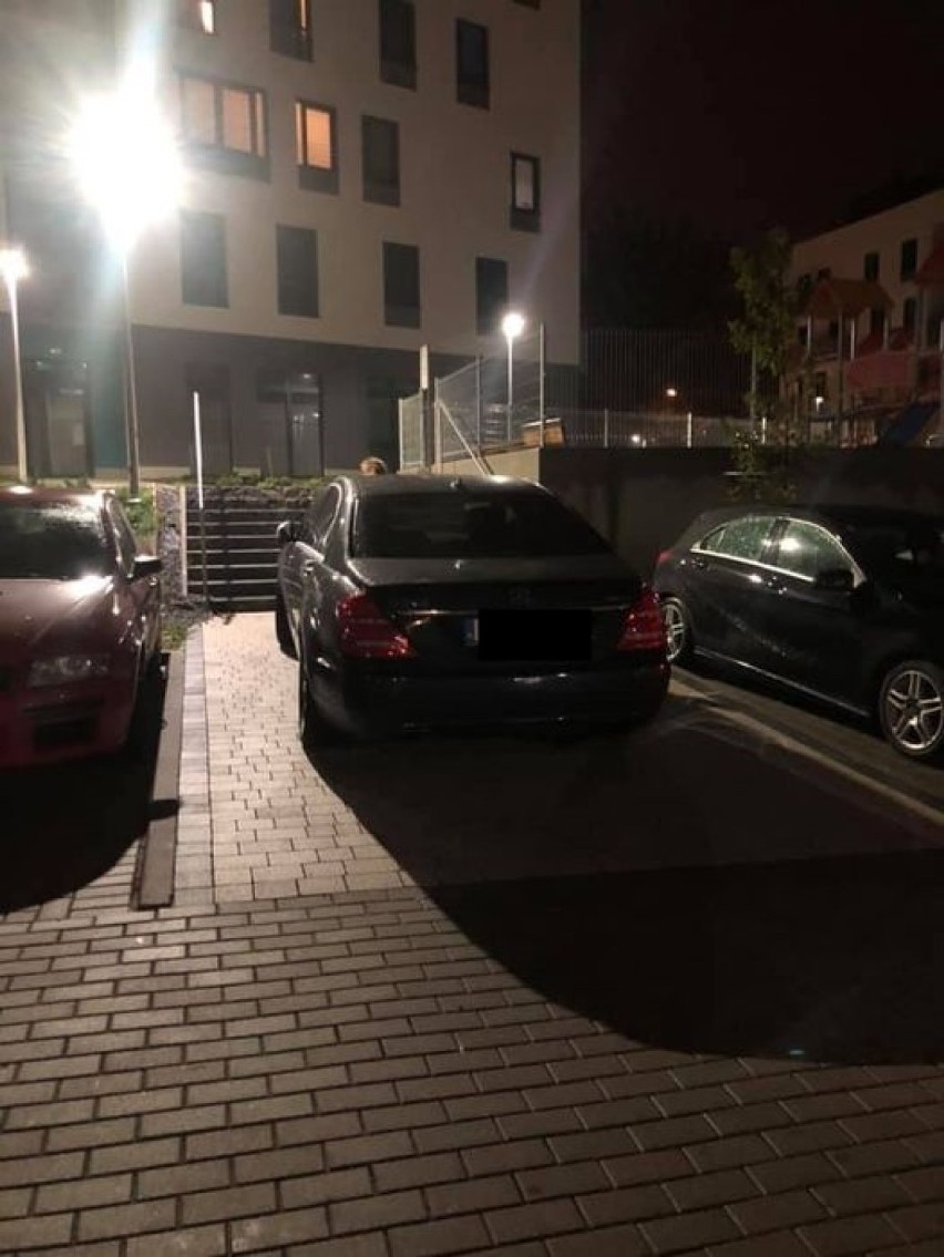 Kłodzko. Zdjęcia prawdziwych mistrzów parkowania. Twój samochód też tu jest? 