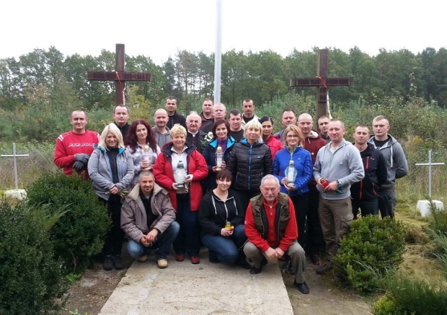Funkcjonariusze Straży Granicznej porządkowali polski cmentarz wojskowy w Bielinie