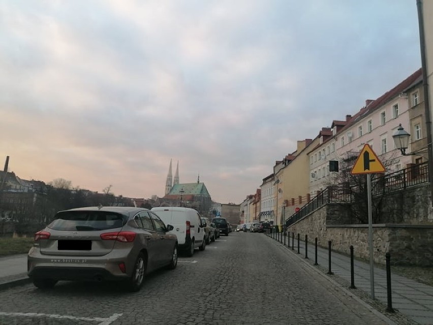 Kolejne płatne parkingi w Zgorzelcu. Parkomaty już są. Zobacz gdzie od poniedziałku zapłacimy za postój