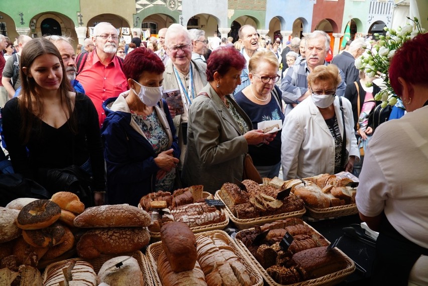 Na poznańskim Starym Rynku trwa Święto Chleba