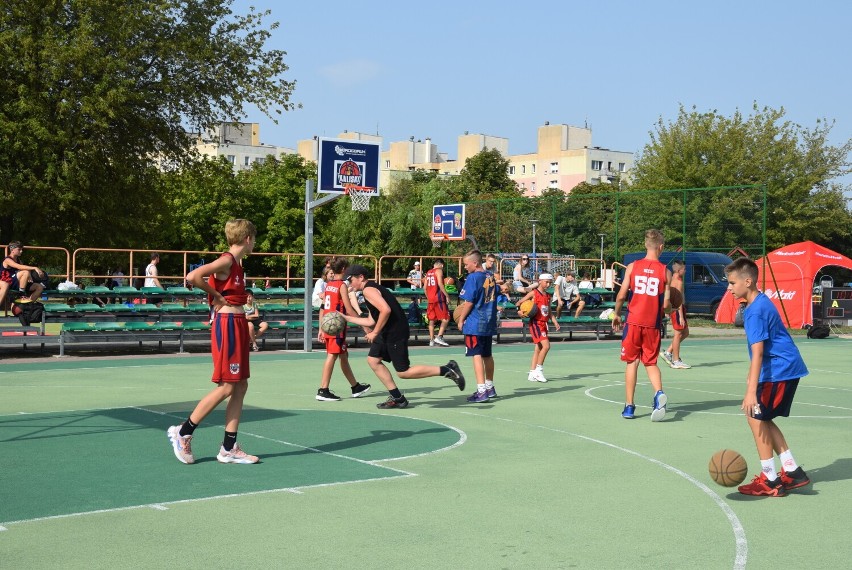 Kaliski Streetball. Na Polach Marsowych w Kaliszu trwa...