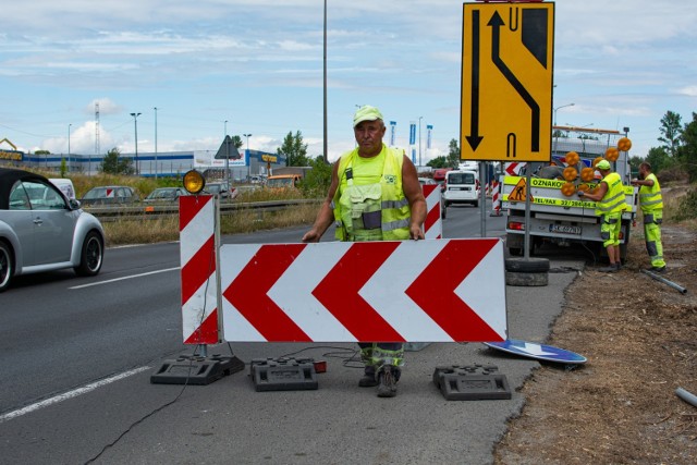 Przebudowa DK94 w Sosnowcu: kerowcy mogą obecnie korzystać tylko z jednej jezdni, którą odbywa się ruch w obu kierunkach