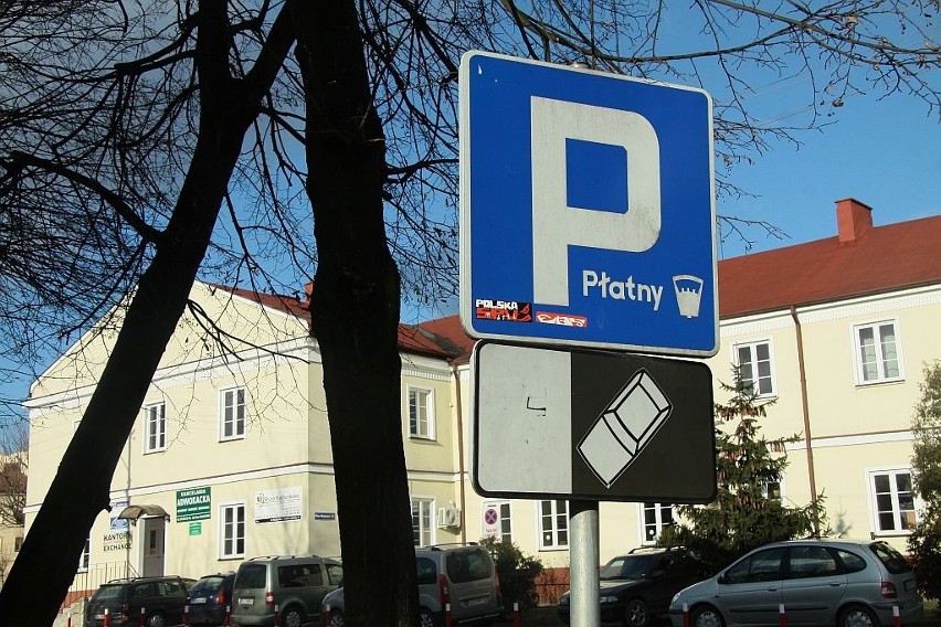 Oznakowanie niezgodne z rozporządzeniem ministra? Czy w Kutnie musimy płacić za parkowanie?