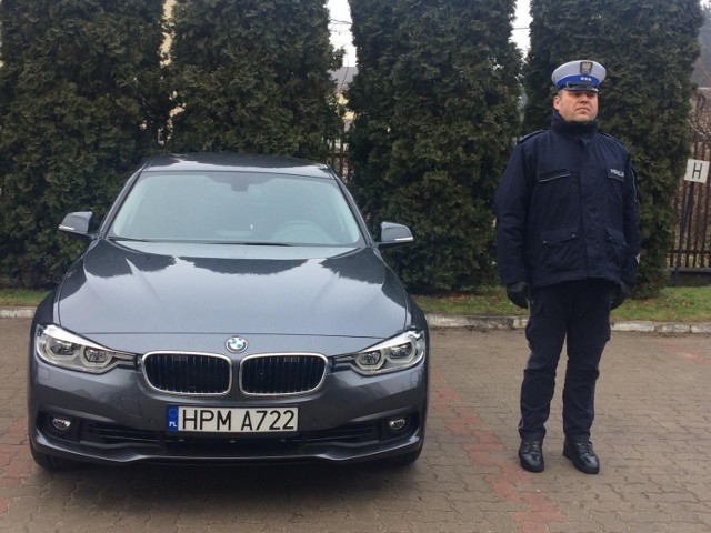 Dzisiaj odbyła się uroczystość przekazania sokólskim policjantom dwóch nowych radiowozów: BMW 330i xDrive oraz Hyundaia i20.