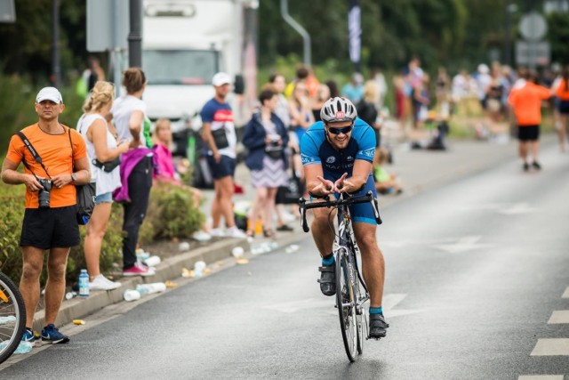 W sobotę, 21 sierpnia, w Bydgoszczy rozpocznie się kolejna edycja zawodów Ocean Lava Triathlon Polska. Zawodnicy tradycyjnie rozpoczną pływaniem w Borównie, a następnie przesiądą się na rowery, by dotrzeć do okolic mety przy stadionie bydgoskiego Zawiszy. Wydarzenie potrwa dwa dni. W tym czasie kierowcy i pasażerowie komunikacji miejskiej mogą spodziewać się utrudnień.