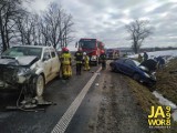 Wypadek pod Bolkowem. Zderzenie dwóch osobówek. Jedna osoba poszkodowana