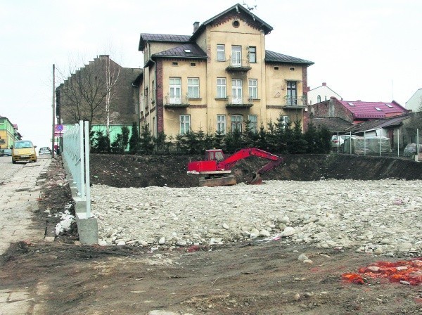 Przyszły parking muszą najpierw przekopać archeolodzy