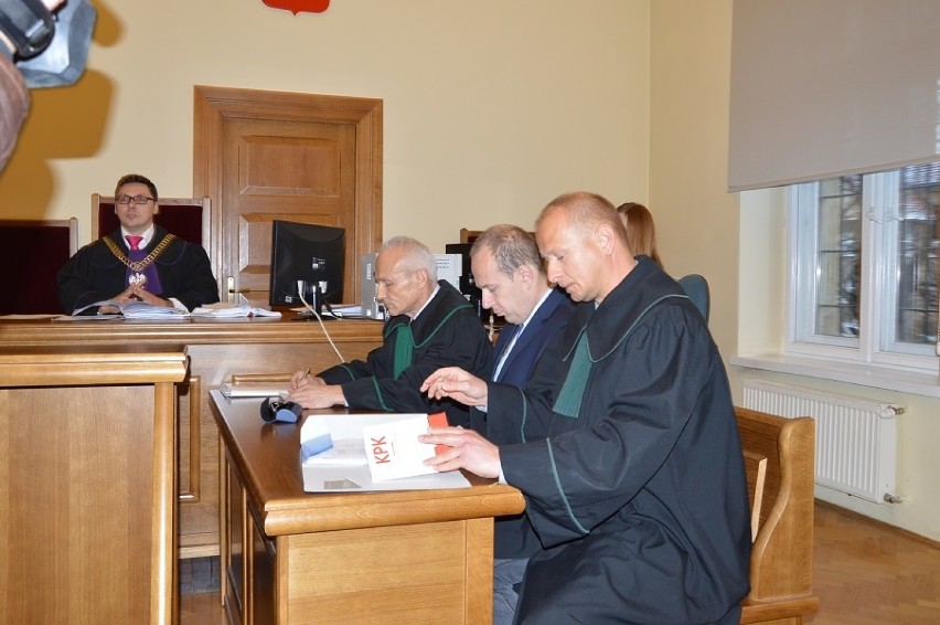 Burmistrz Chrzanowa Marek Niechwiej stanął przed sądem