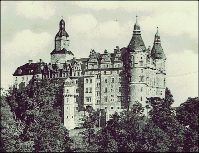 Pakiet zdjęć zamku Książ sprzedawany turystom zwiedzającym obiekt w latach 30. XX wieku