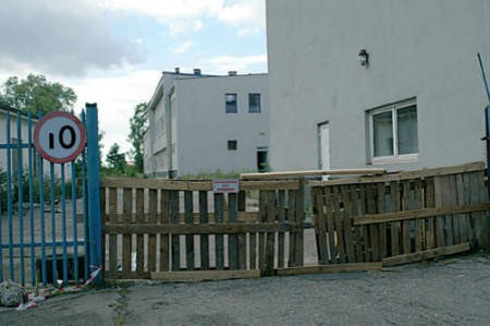 Na terenie 8,5-hektarowej posiadłości w Sokolnikach dla służby rodziny S. wybudowano osobny dom.