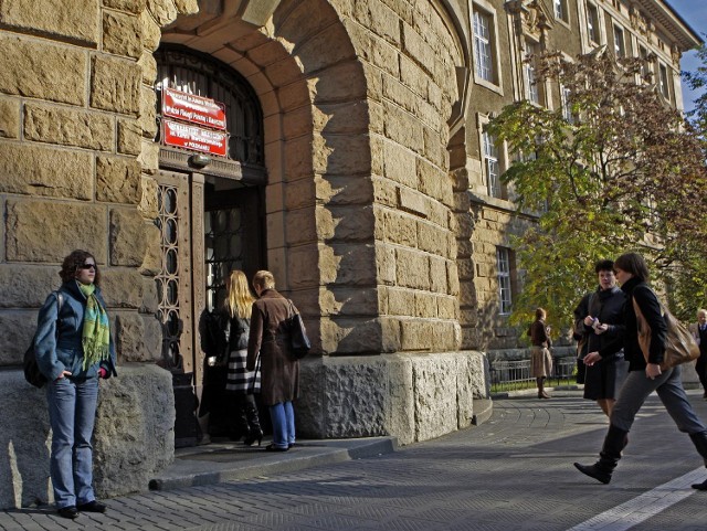 Uniwersytet im. Adam Mickiewicza oraz Uniwersytet Medyczny znalazły się w pierwszej dziesiątce najlepszych uczelni w Polsce