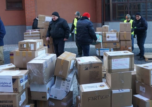 Radomscy Rycerze Kolumba wysłali kolejny transport darów na Ukrainę.